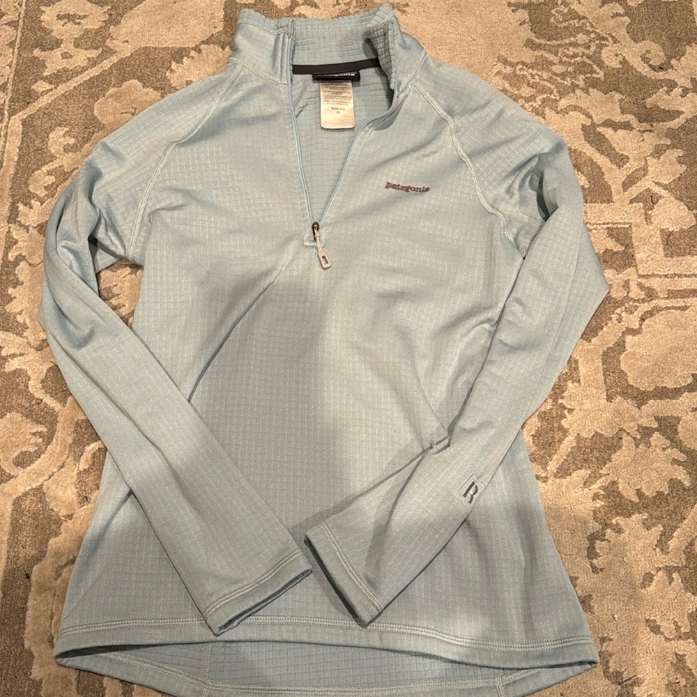 Ice blue Patagonia pullover 1/2 zip, xs/s